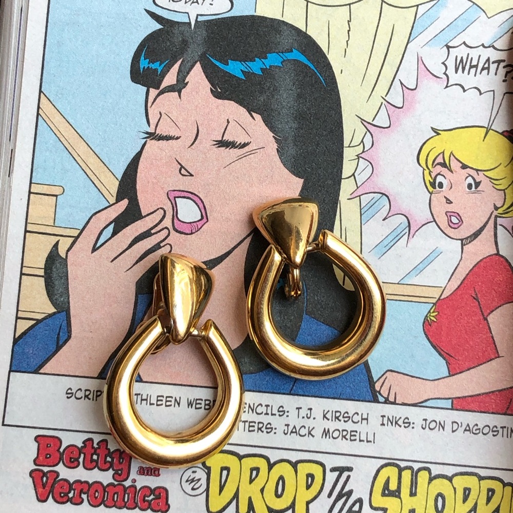 ❗️SOLD❗️ Monet Clip On Earrings
